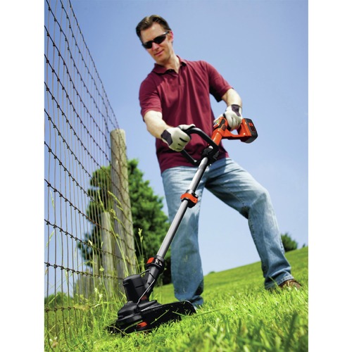 Black & Decker LCC140 40V MAX Lithium-Ion Cordless String Trimmer and  Sweeper Kit (2 Ah)