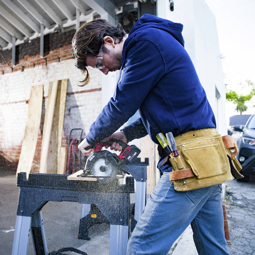 18-tooth ultra-thin carbide-tipped blade and durable steel shoe ensures accurate cuts again and again, while integrated dust blower keeps cut line visible