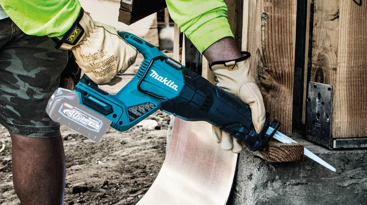 Free Makita XGT Recip Saw when you order a Makita XGT Combo Kit